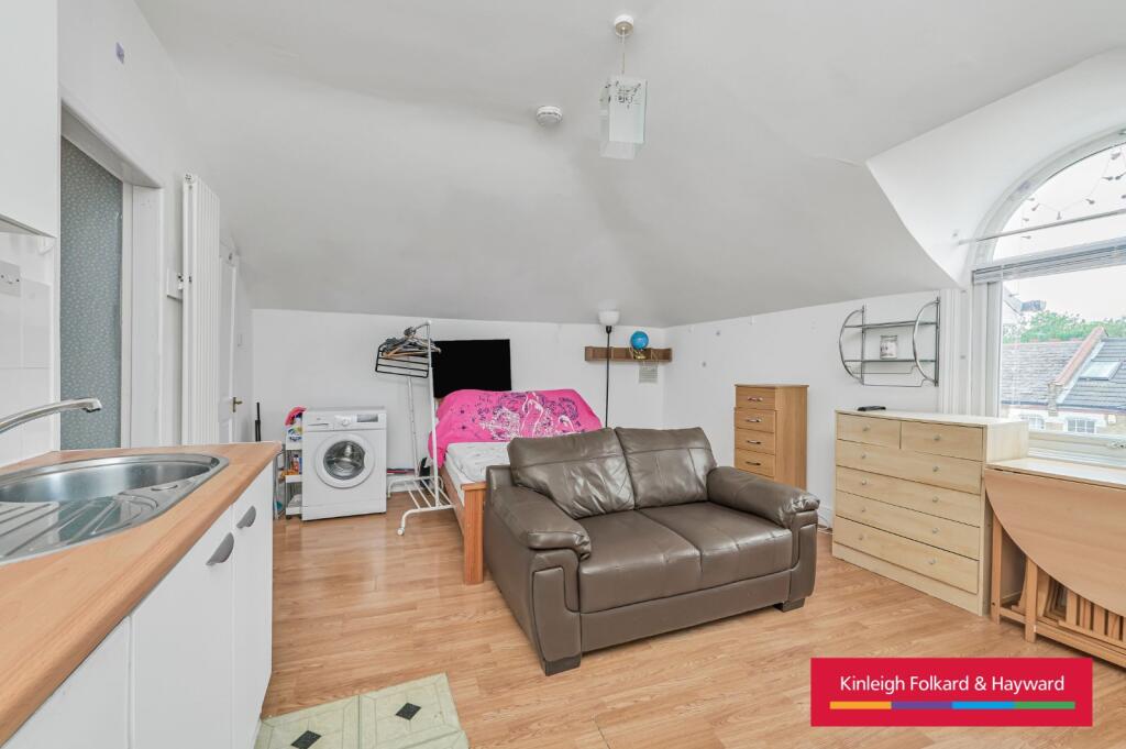 4 bed 1st Floor Flat for rent in Lewisham. From Kinleigh Folkard & Hayward - Lettings - Catford