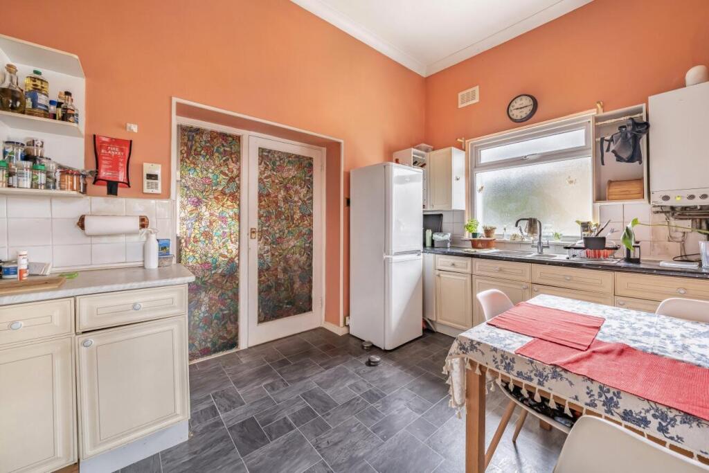 1 bed 1st Floor Flat for rent in Catford. From Kinleigh Folkard & Hayward - Lettings - Catford