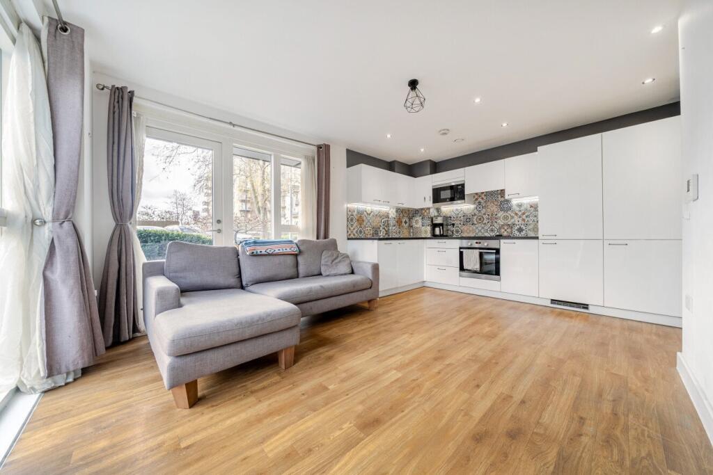 2 bed 1st Floor Flat for rent in Catford. From Kinleigh Folkard & Hayward - Lettings - Catford 2 bed 1st Floor Flat for rent in Catford. From Kinleigh Folkard & Hayward - Lettings - Catford