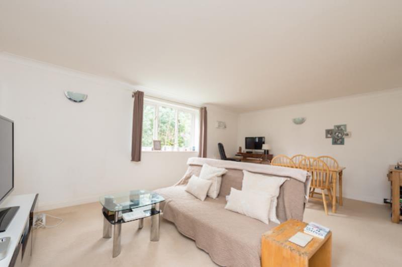 2 bed Apartment for rent in Oxford. From Breckon & Breckon - Headington