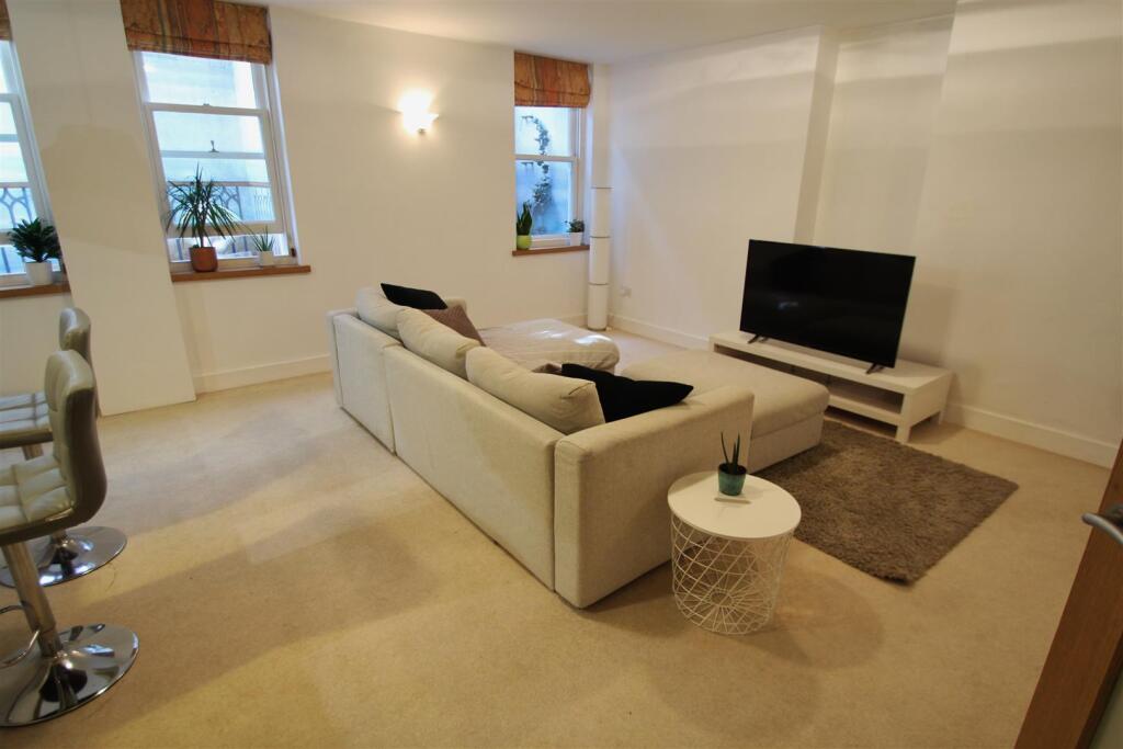 2 bed 1st Floor Flat for rent in Brighton and Hove. From Brices - Hove