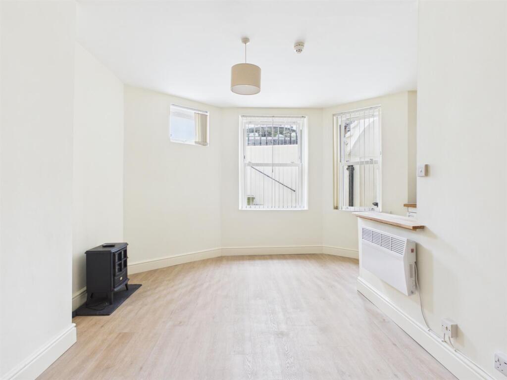 4 bed 1st Floor Flat for rent in Brighton and Hove. From Brices - Hove