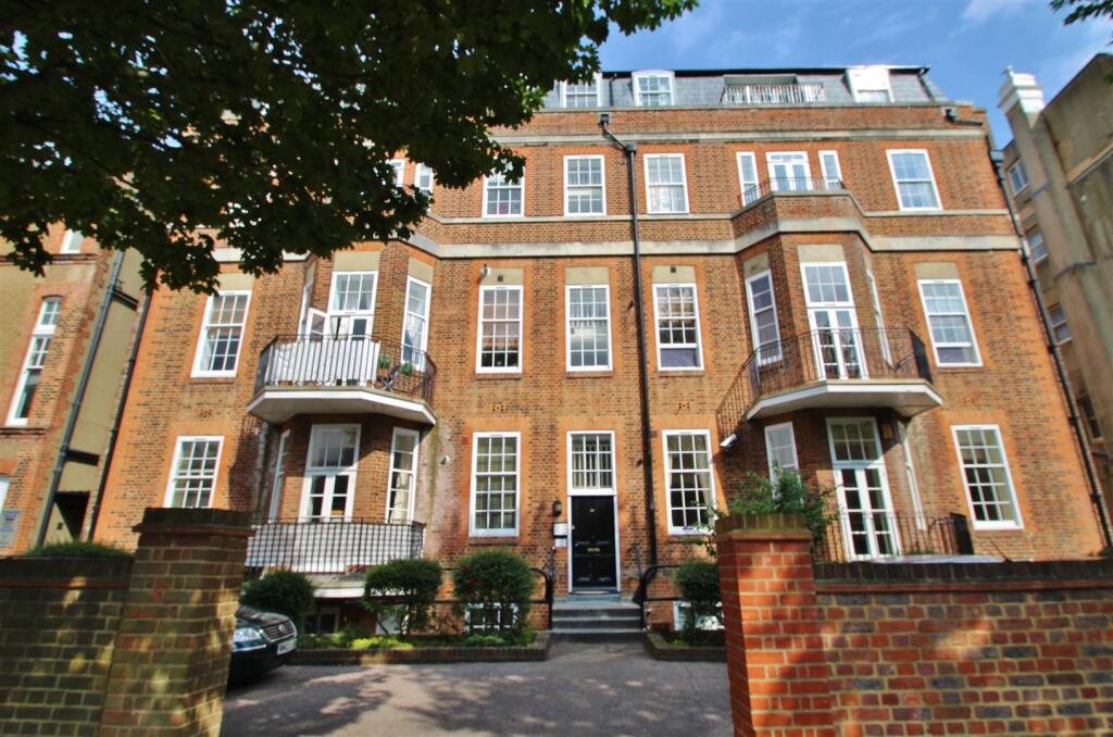 1 bed 1st Floor Flat for rent in Brighton and Hove. From Brices - Hove