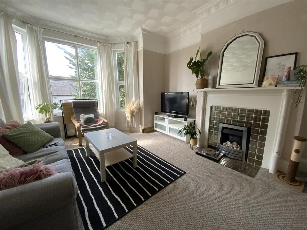 2 bed 1st Floor Flat for rent in Brighton and Hove. From Brices - Hove