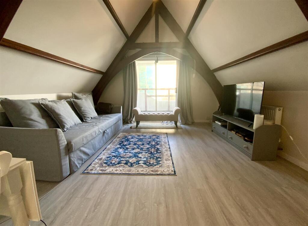 1 bed 1st Floor Flat for rent in Brighton and Hove. From Brices - Hove