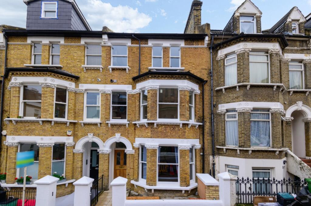 3 bed Apartment for rent in Penge. From Kinleigh Folkard & Hayward - Crystal Palace