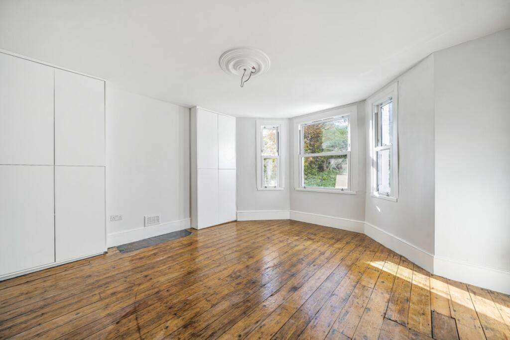1 bed 1st Floor Flat for rent in London. From Kinleigh Folkard & Hayward - Sales - Crystal Palace