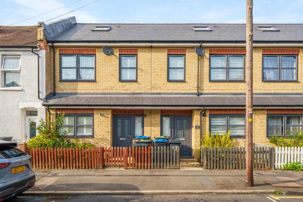3 bed Detached for rent in Croydon. From Kinleigh Folkard & Hayward - Sales - Crystal Palace 3 bed Detached for rent in Croydon. From Kinleigh Folkard & Hayward - Sales - Crystal Palace