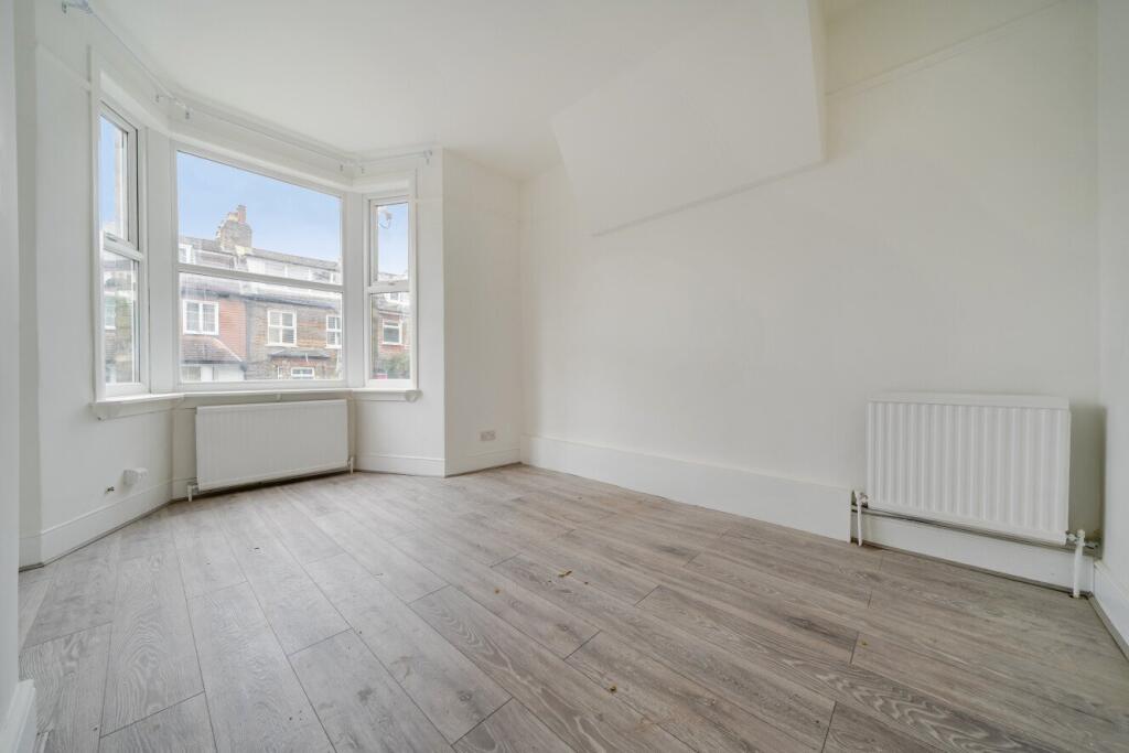 1 bed 1st Floor Flat for rent in London. From Kinleigh Folkard & Hayward - Sales - Crystal Palace