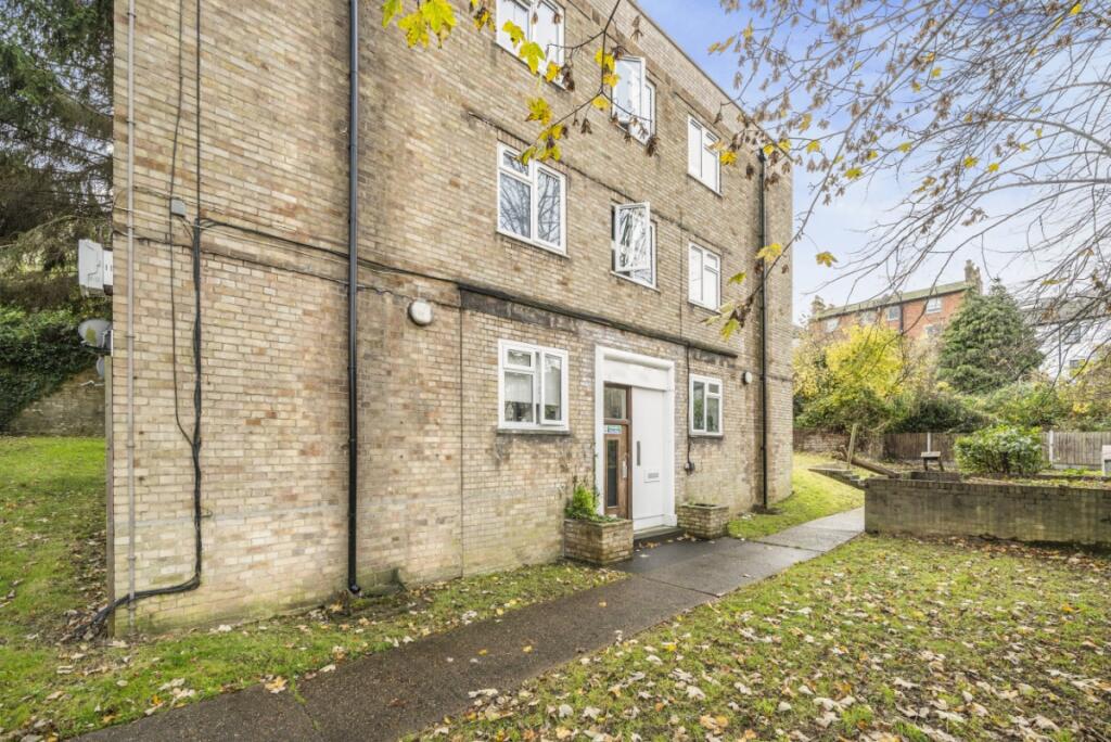 1 bed 1st Floor Flat for rent in London. From Kinleigh Folkard & Hayward - Sales - Crystal Palace