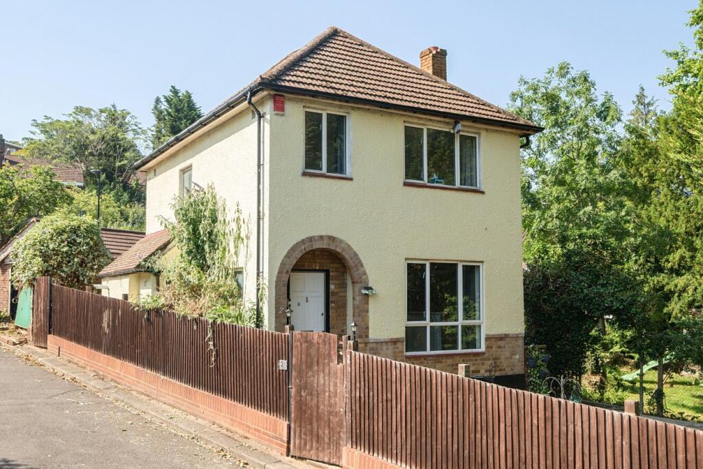 4 bed Detached for rent in Penge. From Kinleigh Folkard & Hayward - Sales - Crystal Palace 4 bed Detached for rent in Penge. From Kinleigh Folkard & Hayward - Sales - Crystal Palace