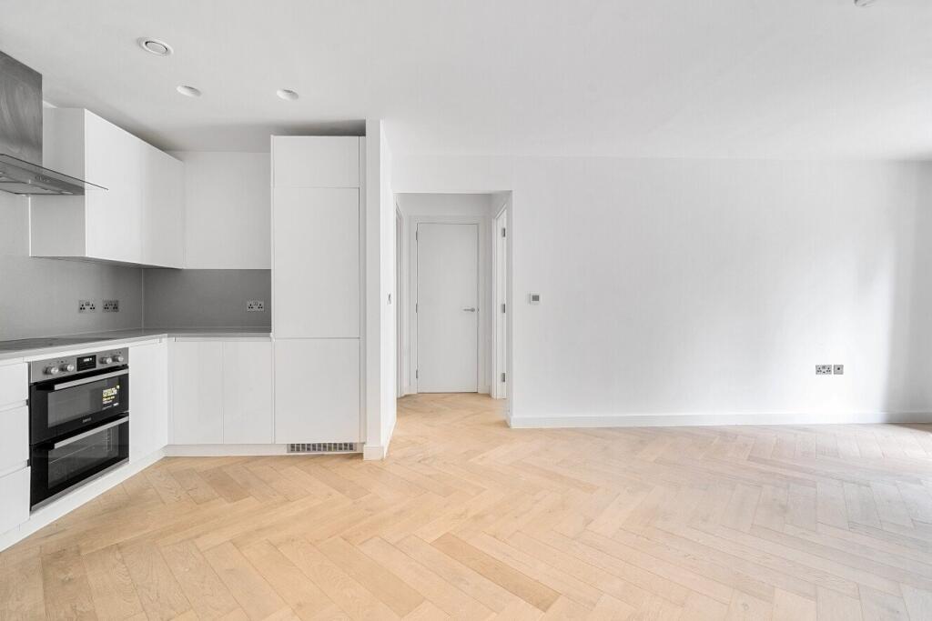 1 bed 1st Floor Flat for rent in Croydon. From Kinleigh Folkard & Hayward - Sales - Crystal Palace 1 bed 1st Floor Flat for rent in Croydon. From Kinleigh Folkard & Hayward - Sales - Crystal Palace