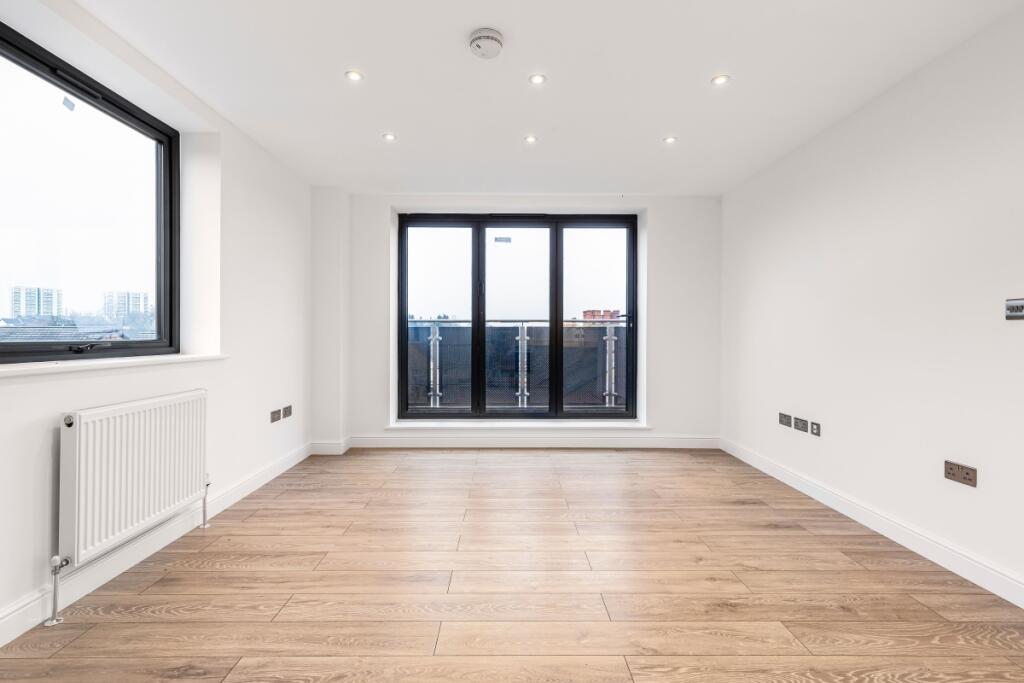 3 bed 1st Floor Flat for rent in London. From Kinleigh Folkard & Hayward - Sales - Crystal Palace