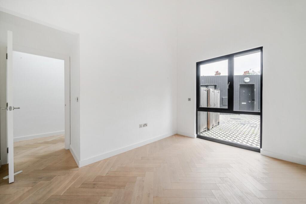 1 bed Bungalow for rent in London. From Kinleigh Folkard & Hayward - Sales - Crystal Palace