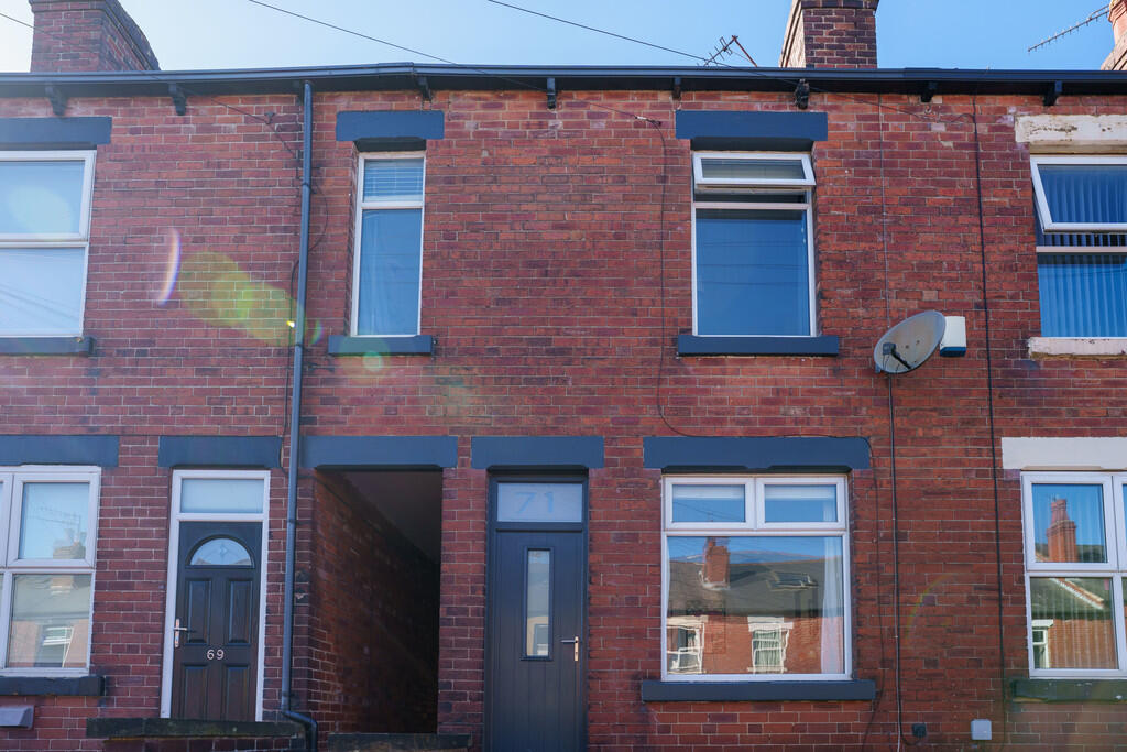 4 bed Mid Terraced House for rent in Sheffield. From Bricknells Rentals - Wickersley 4 bed Mid Terraced House for rent in Sheffield. From Bricknells Rentals - Wickersley