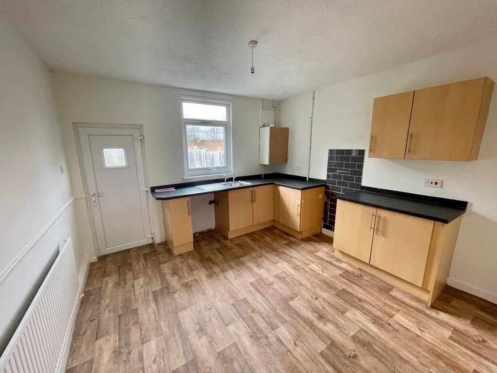 3 bed Mid Terraced House for rent in Brinsworth. From Bricknells Rentals - Wickersley
