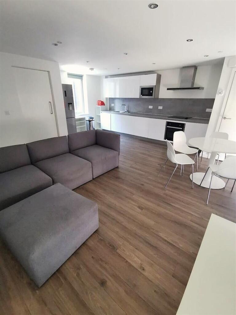 5 bed Mid Terraced House for rent in Sheffield. From Bricknells Rentals - Wickersley