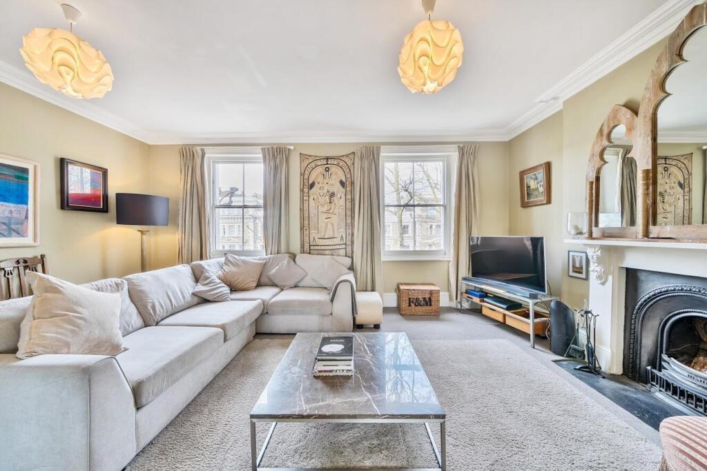 3 bed 1st Floor Flat for rent in London. From Kinleigh Folkard & Hayward - Sales - Holland Park