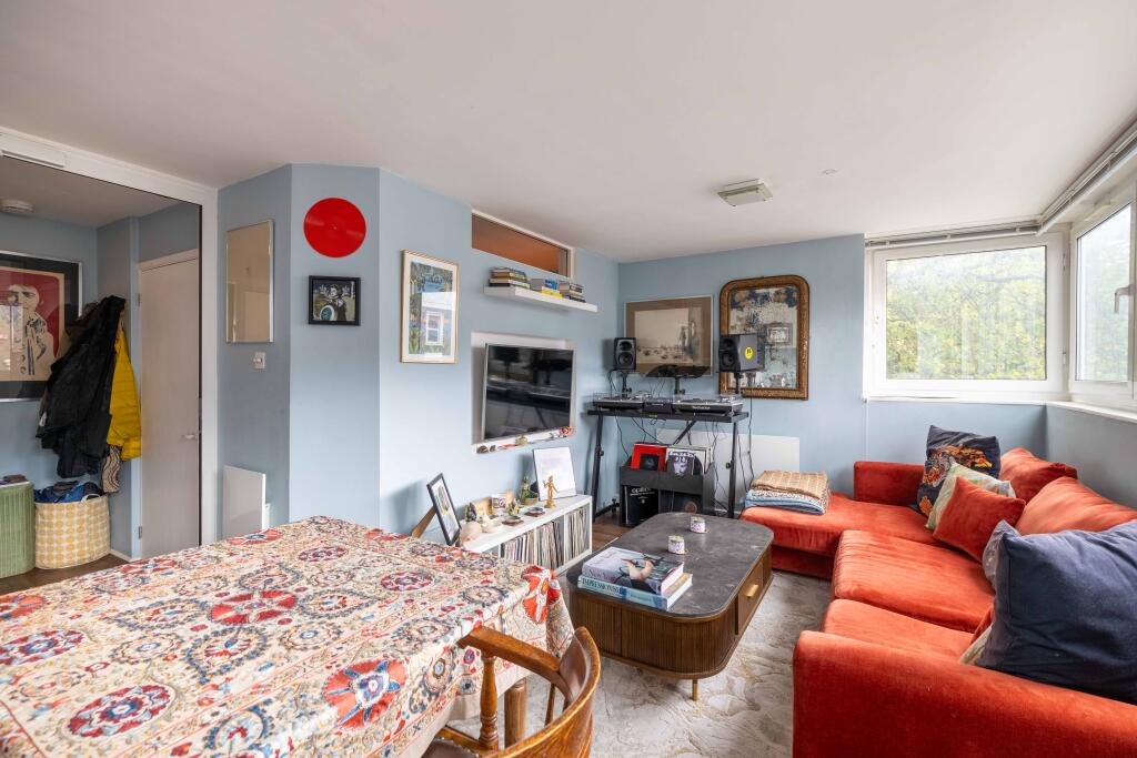 1 bed 1st Floor Flat for rent in London. From Kinleigh Folkard & Hayward - Sales - Holland Park