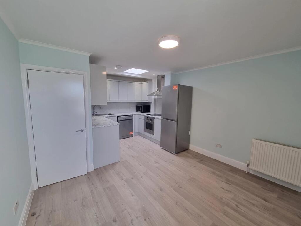2 bed 1st Floor Flat for rent in London. From Kinleigh Folkard & Hayward - Sales - Holland Park 2 bed 1st Floor Flat for rent in London. From Kinleigh Folkard & Hayward - Sales - Holland Park