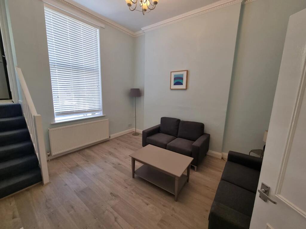 2 bed Mid Terraced House for rent in London. From Kinleigh Folkard & Hayward - Sales - Holland Park