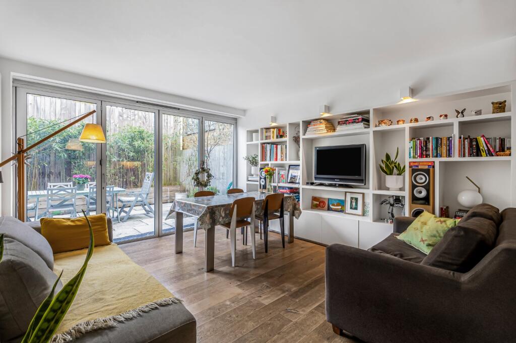 2 bed 1st Floor Flat for rent in London. From Kinleigh Folkard & Hayward - Sales - Holland Park