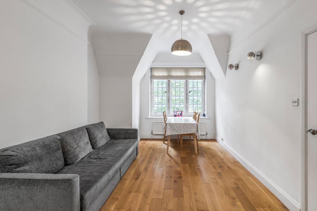 2 bed 1st Floor Flat for rent in Kensington. From Kinleigh Folkard & Hayward - Sales - Holland Park