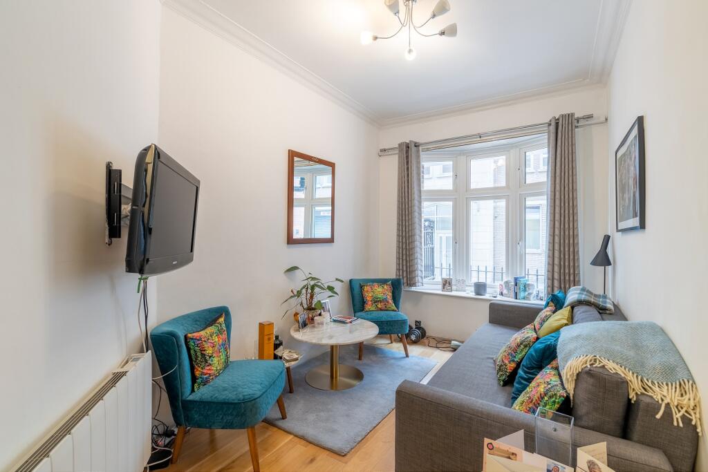 1 bed 1st Floor Flat for rent in Westminster. From Kinleigh Folkard & Hayward - Sales - Holland Park