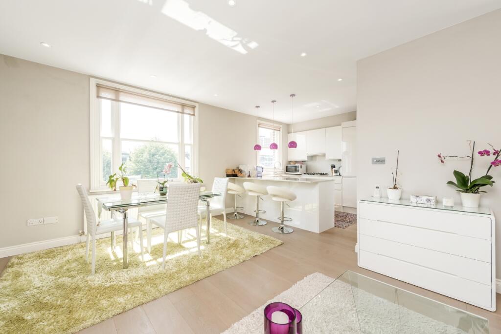 2 bed 1st Floor Flat for rent in London. From Kinleigh Folkard & Hayward - Sales - Holland Park 2 bed 1st Floor Flat for rent in London. From Kinleigh Folkard & Hayward - Sales - Holland Park