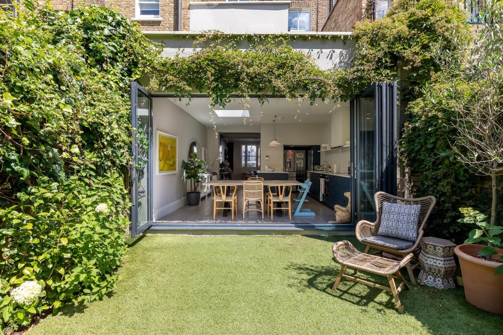 5 bed Detached for rent in Paddington. From Kinleigh Folkard & Hayward - Sales - Holland Park