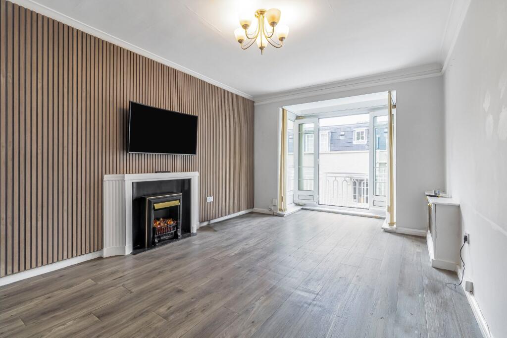1 bed 1st Floor Flat for rent in London. From Kinleigh Folkard & Hayward - Sales - Holland Park