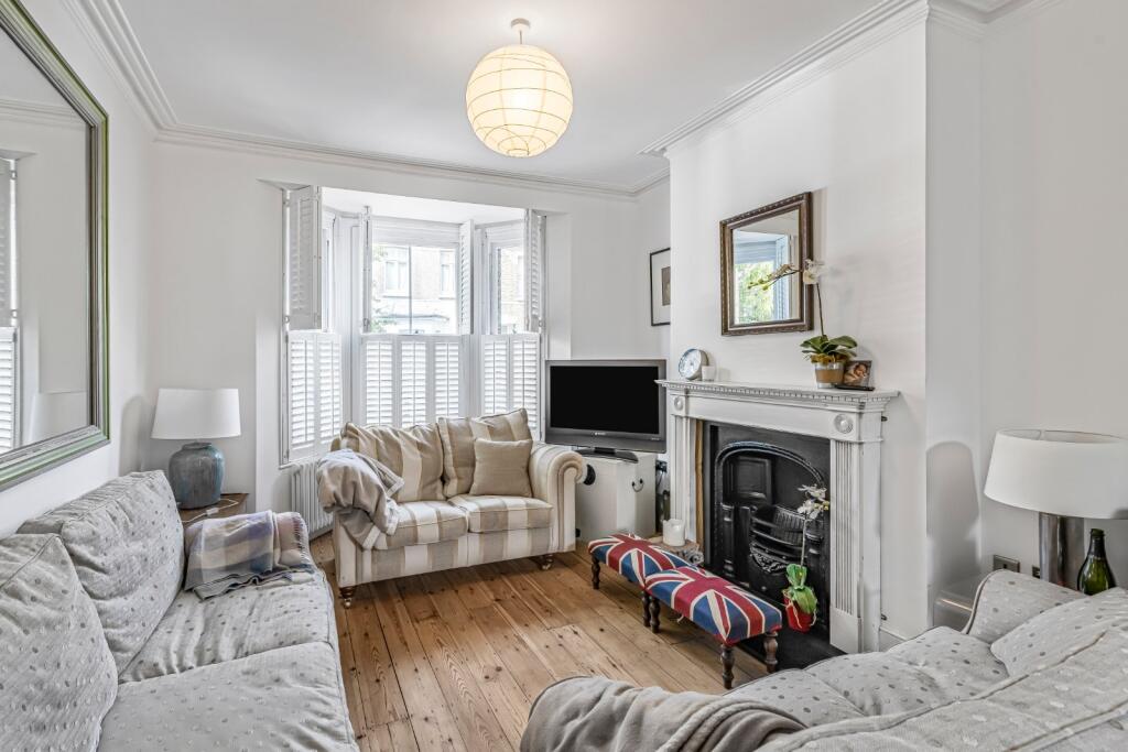 3 bed Mid Terraced House for rent in London. From Kinleigh Folkard & Hayward - Sales - Holland Park