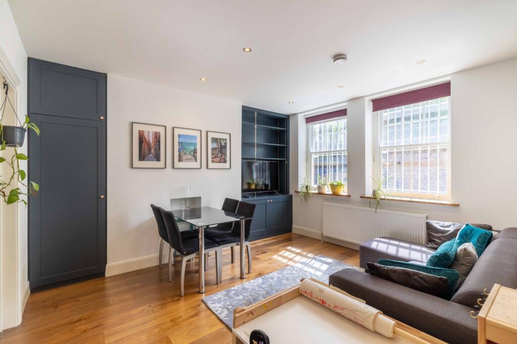 2 bed 1st Floor Flat for rent in Paddington. From Kinleigh Folkard & Hayward - Sales - Holland Park 2 bed 1st Floor Flat for rent in Paddington. From Kinleigh Folkard & Hayward - Sales - Holland Park
