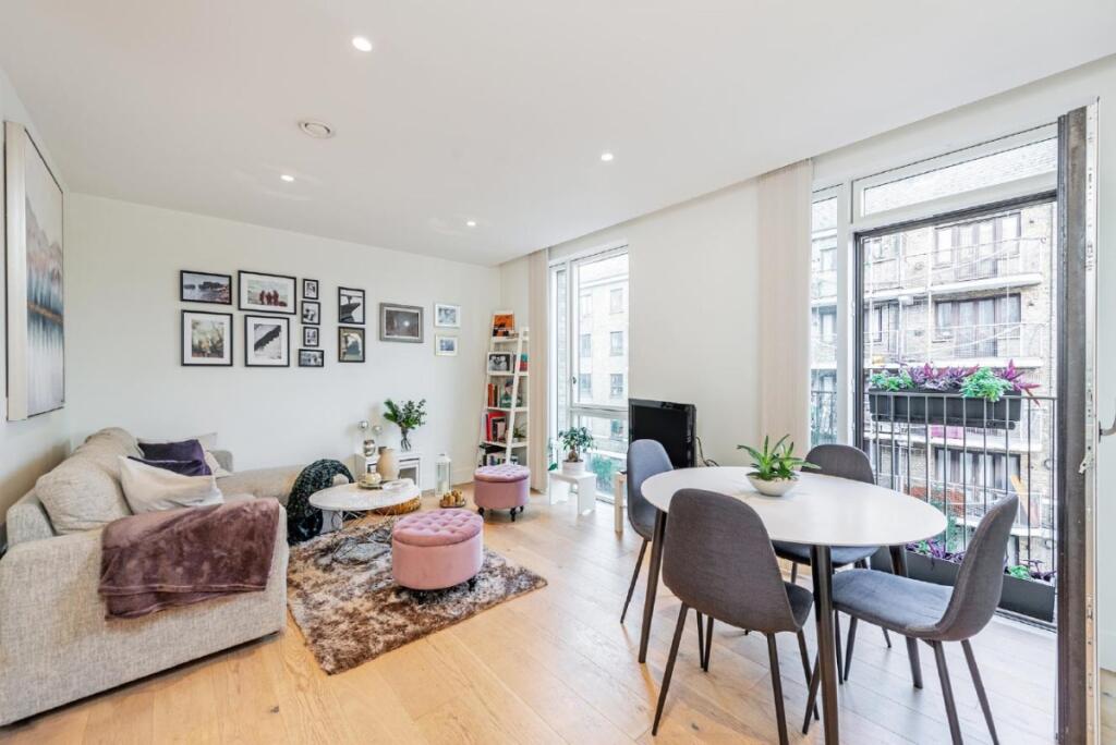 1 bed 1st Floor Flat for rent in London. From Kinleigh Folkard & Hayward - Sales - Holland Park