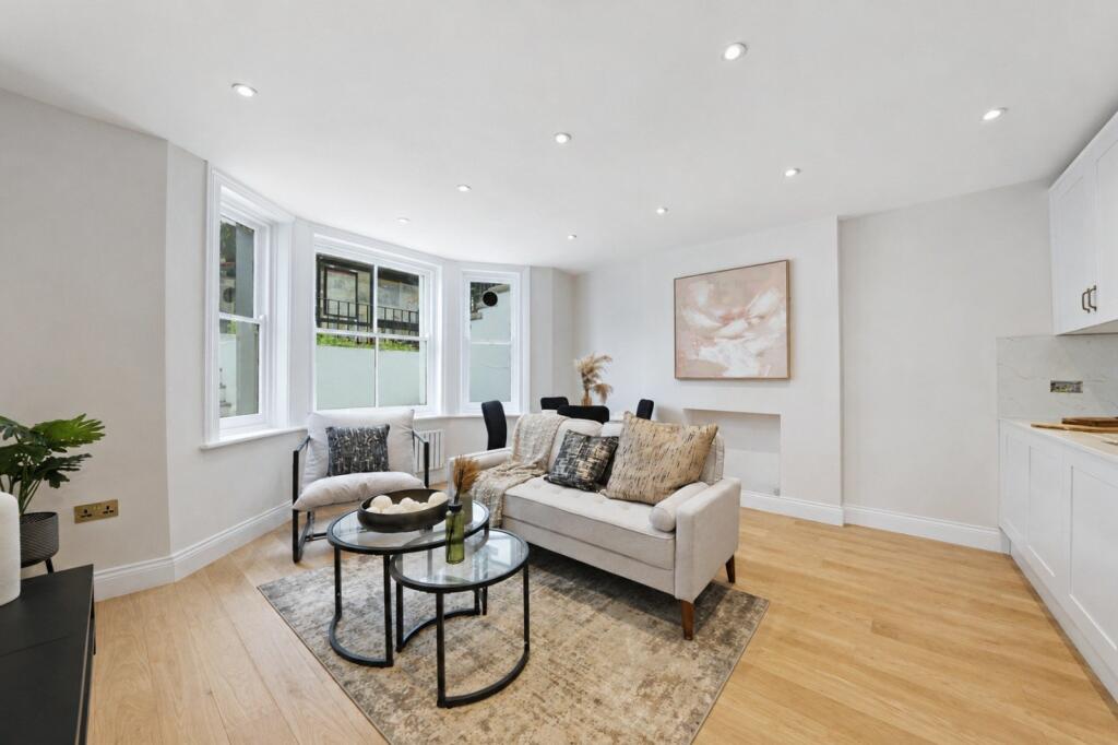 2 bed Mid Terraced House for rent in London. From Kinleigh Folkard & Hayward - Sales - Holland Park