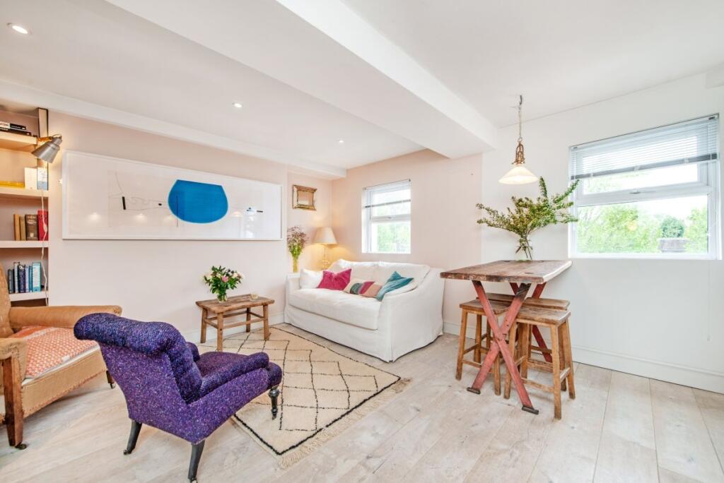 1 bed 1st Floor Flat for rent in London. From Kinleigh Folkard & Hayward - Sales - Holland Park