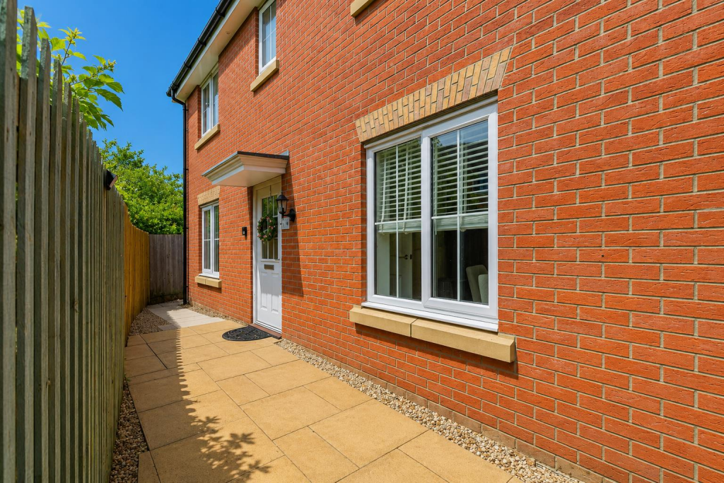 3 bed Detached for rent in Caerphilly. From Brinsons - Caerphilly