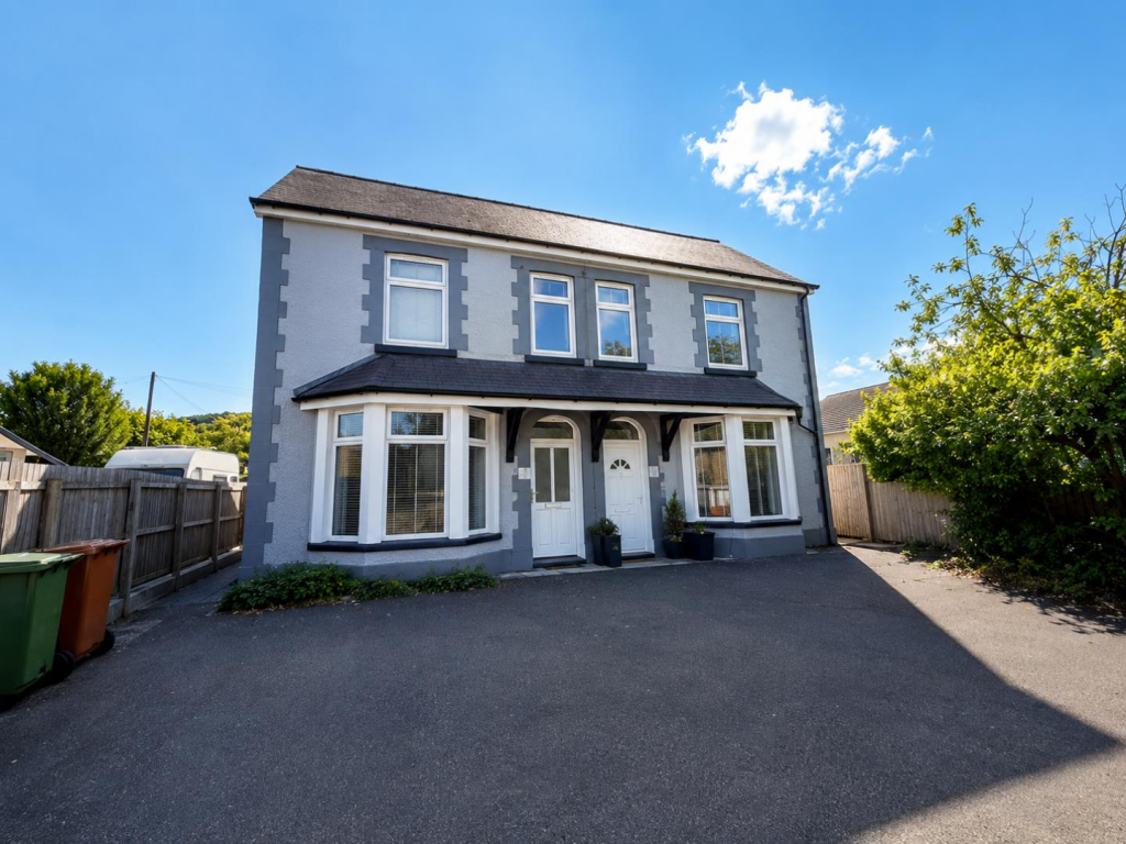 2 bed 1st Floor Flat for rent in Caerphilly. From Brinsons - Caerphilly