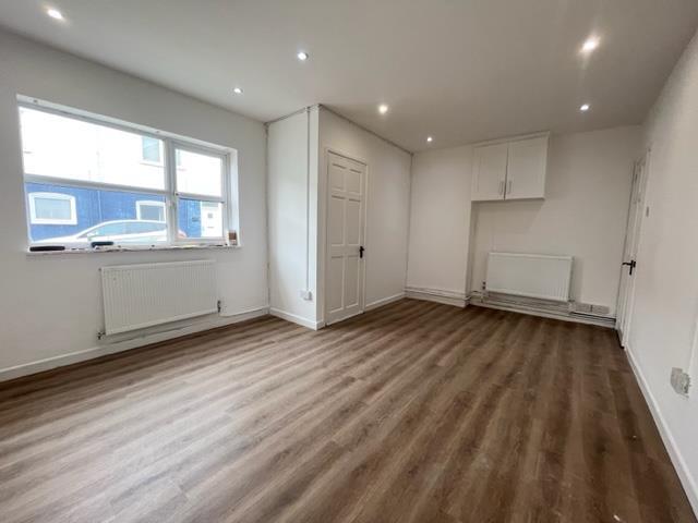 1 bed 1st Floor Flat for rent in Llanbradach. From Brinsons - Caerphilly 1 bed 1st Floor Flat for rent in Llanbradach. From Brinsons - Caerphilly