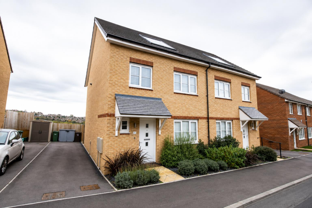 4 bed Semi Detached for rent in Caerphilly. From Brinsons - Caerphilly 4 bed Semi Detached for rent in Caerphilly. From Brinsons - Caerphilly