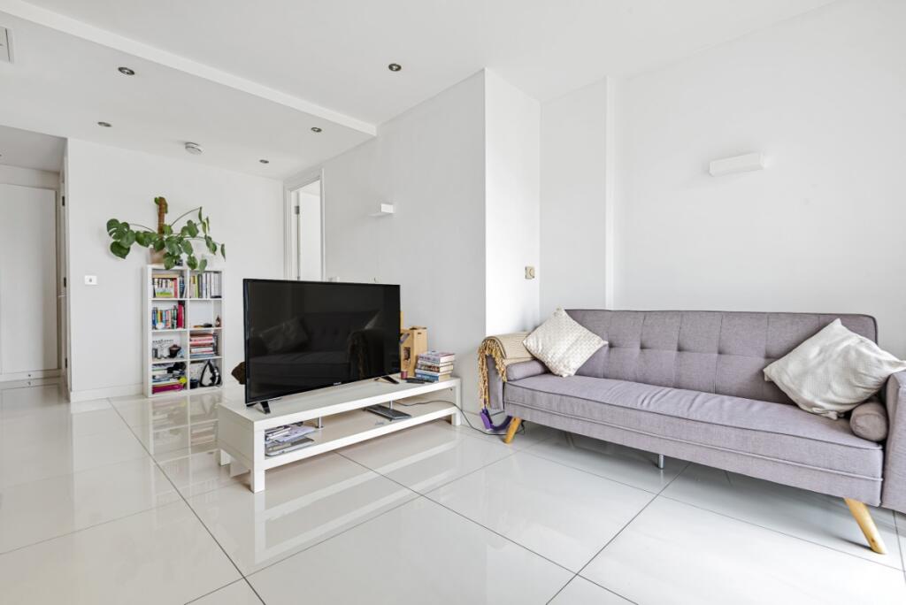 1 bed 1st Floor Flat for rent in London. From Kinleigh Folkard & Hayward - Sales - London Bridge