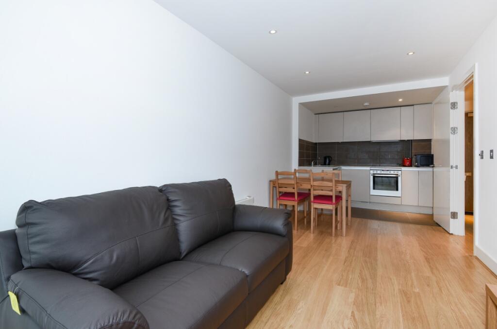 1 bed 1st Floor Flat for rent in London. From Kinleigh Folkard & Hayward - Sales - London Bridge