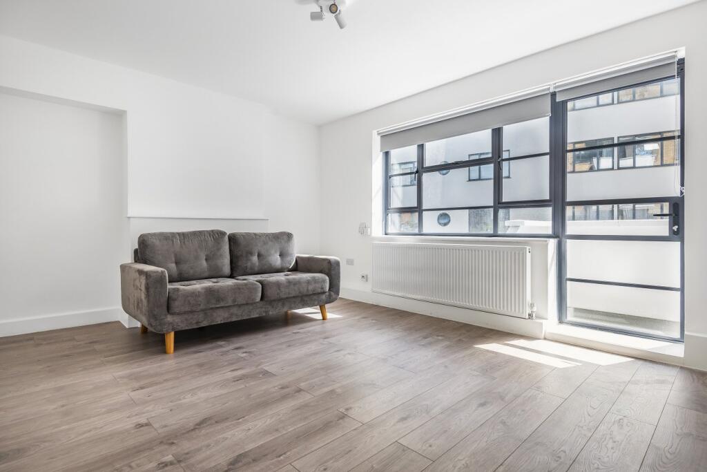 3 bed 1st Floor Flat for rent in London. From Kinleigh Folkard & Hayward - Sales - London Bridge 3 bed 1st Floor Flat for rent in London. From Kinleigh Folkard & Hayward - Sales - London Bridge