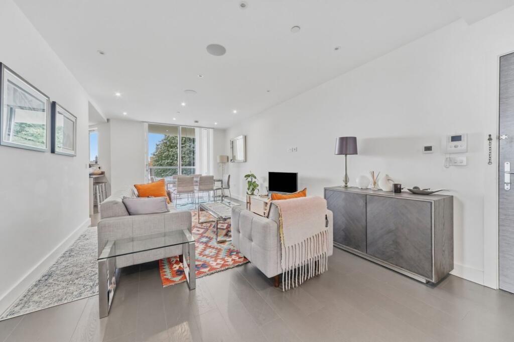 3 bed 1st Floor Flat for rent in London. From Kinleigh Folkard & Hayward - Sales - London Bridge