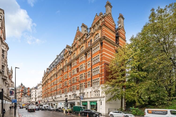 4 bed Apartment for rent in Chelsea. From Kinleigh Folkard & Hayward - South Kensington