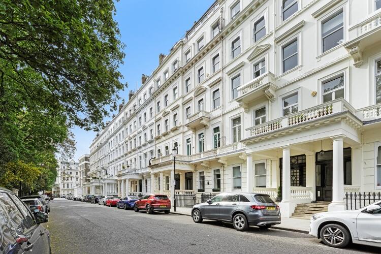 3 bed Apartment for rent in Kensington. From Kinleigh Folkard & Hayward - South Kensington