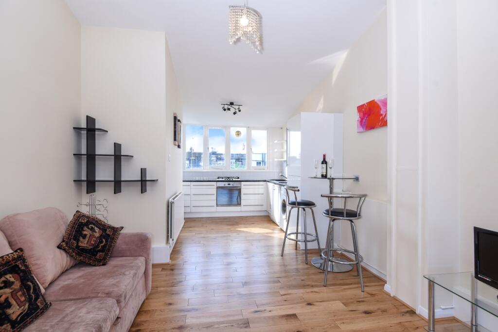 2 bed Flat for rent in Chelsea. From Kinleigh Folkard & Hayward - South Kensington