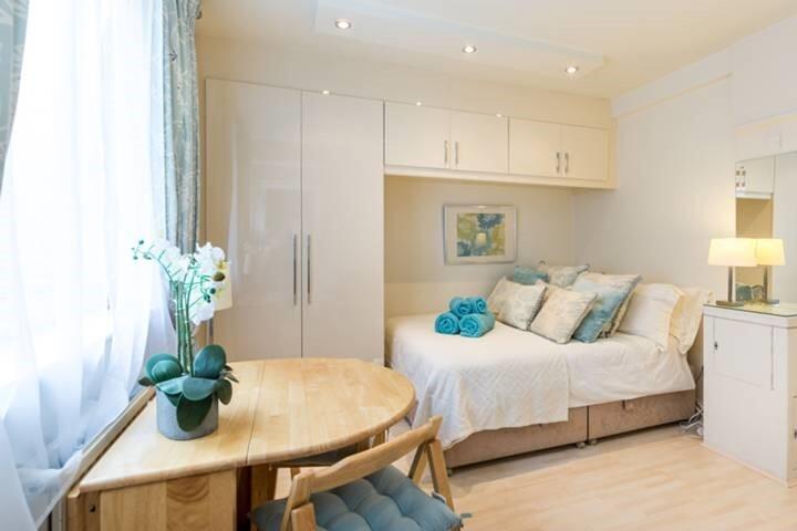 0 bed Apartment for rent in Chelsea. From Kinleigh Folkard & Hayward - South Kensington