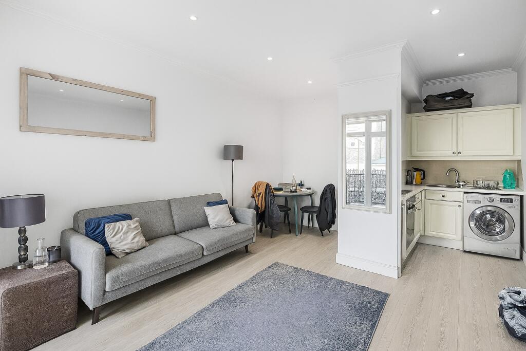 1 bed 1st Floor Flat for rent in London. From Kinleigh Folkard & Hayward - Sales - South Kensington