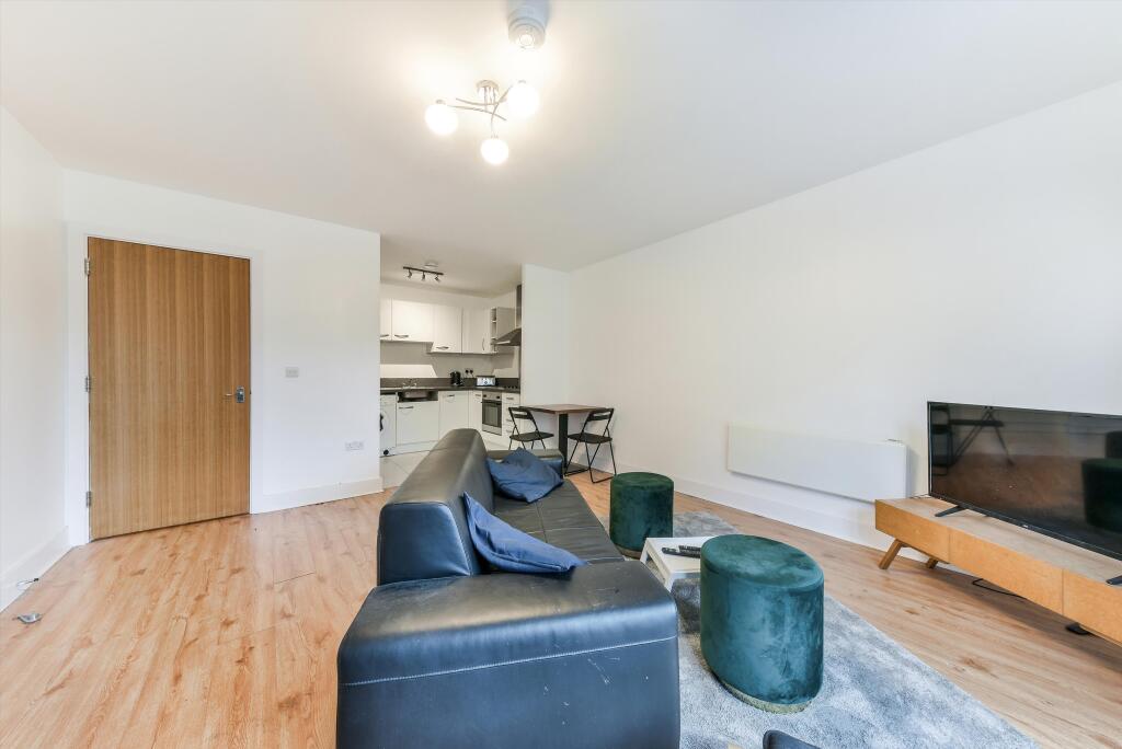 2 bed 1st Floor Flat for rent in London. From Knight Frank - Lettings - Aldgate